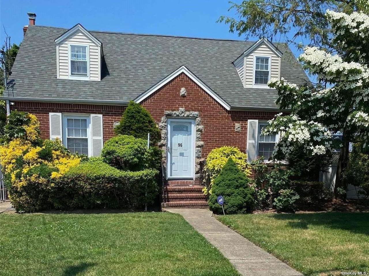 96 Edwards - Photo 1