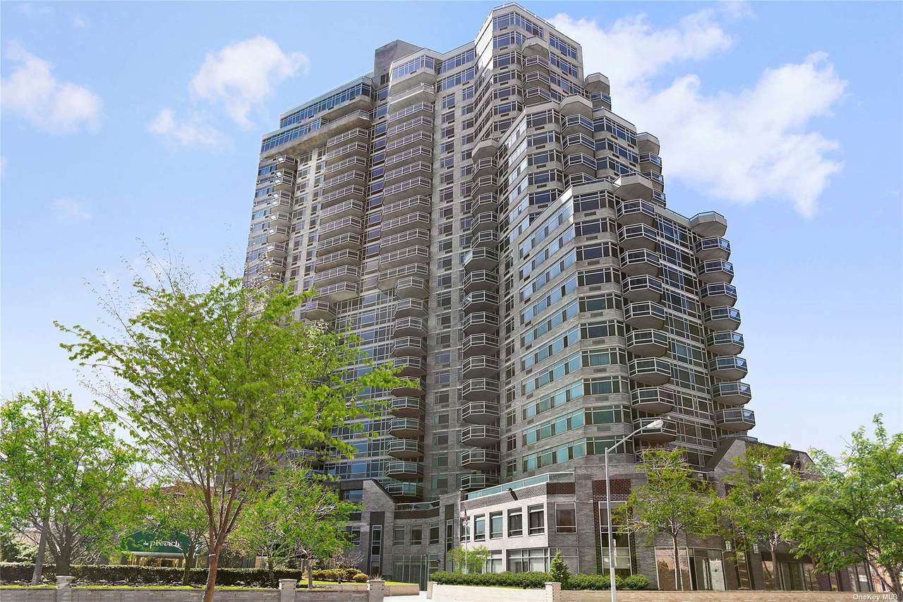 112-01 Queens Boulevard - Photo 1