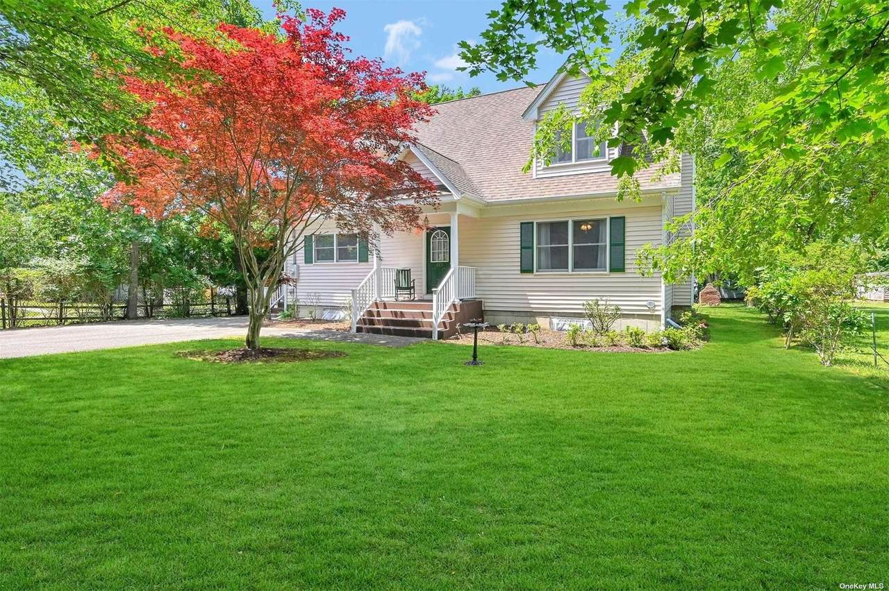 235 Lilac Lane - Photo 1