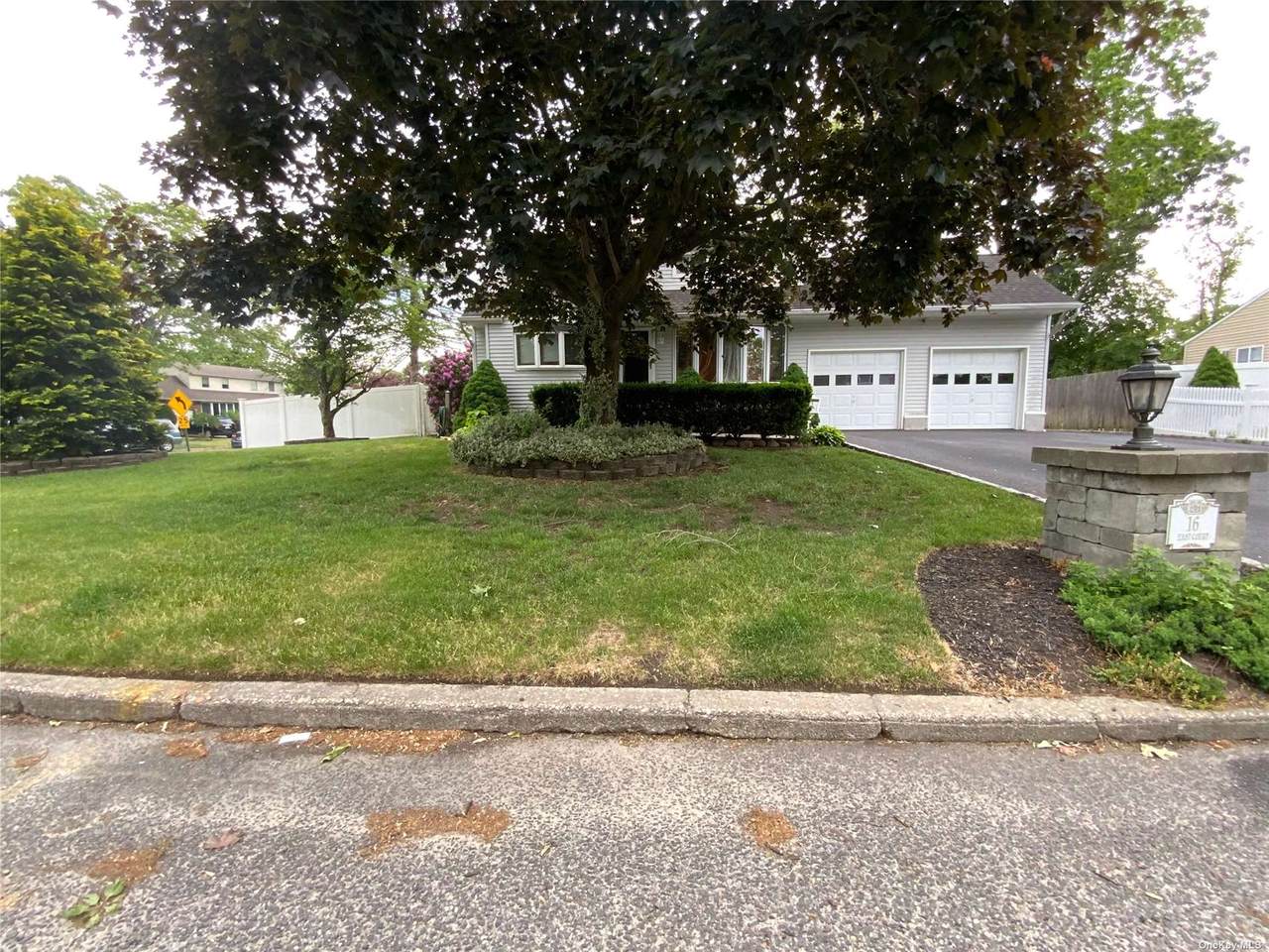 16 East Court - Photo 1