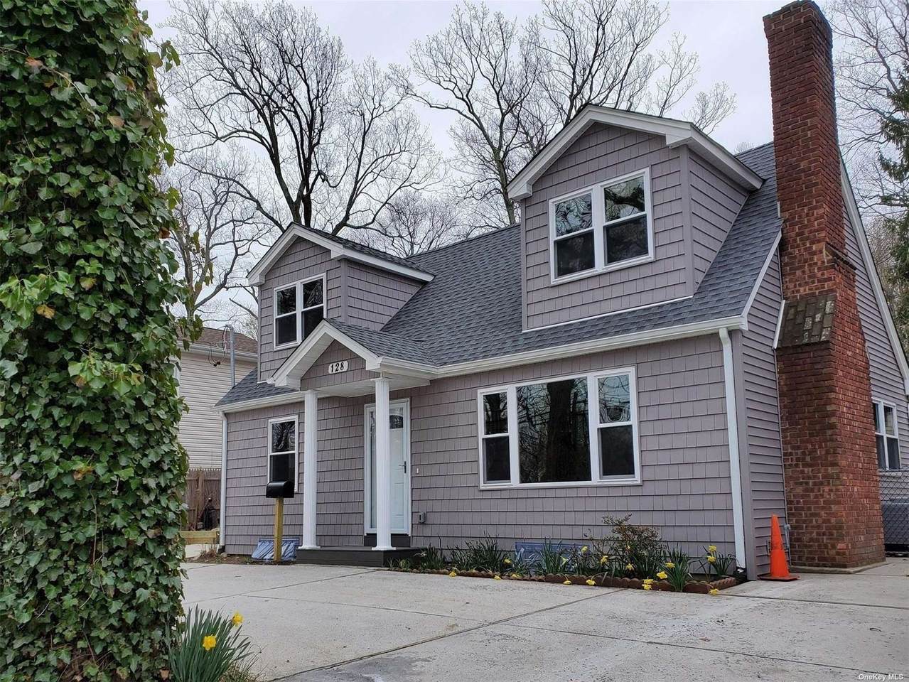 128 Bayville Avenue - Photo 1