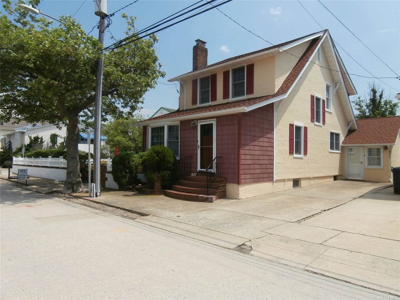 100 Baldwin Avenue - Photo 1