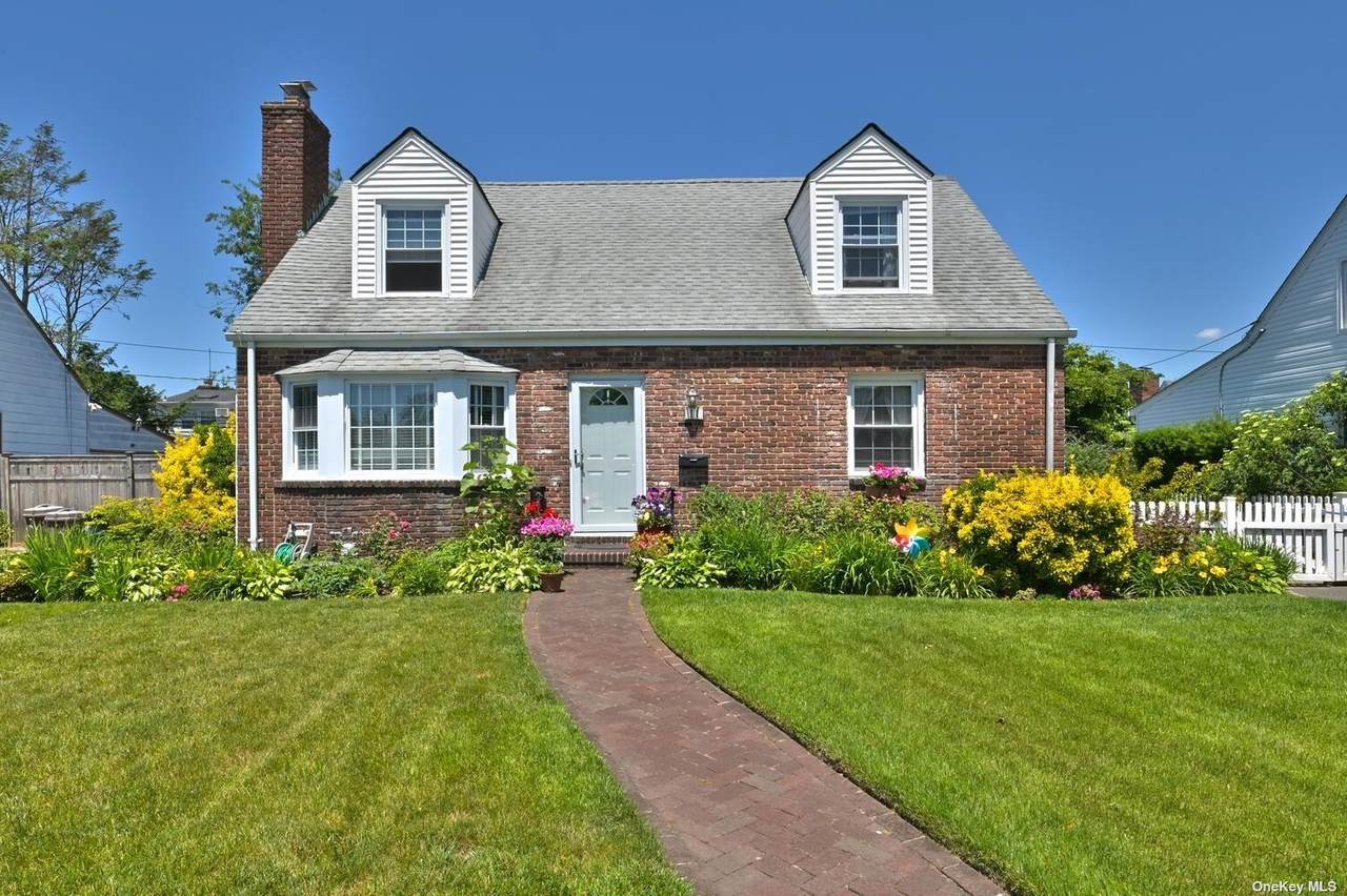 11 Surrey Drive - Photo 1