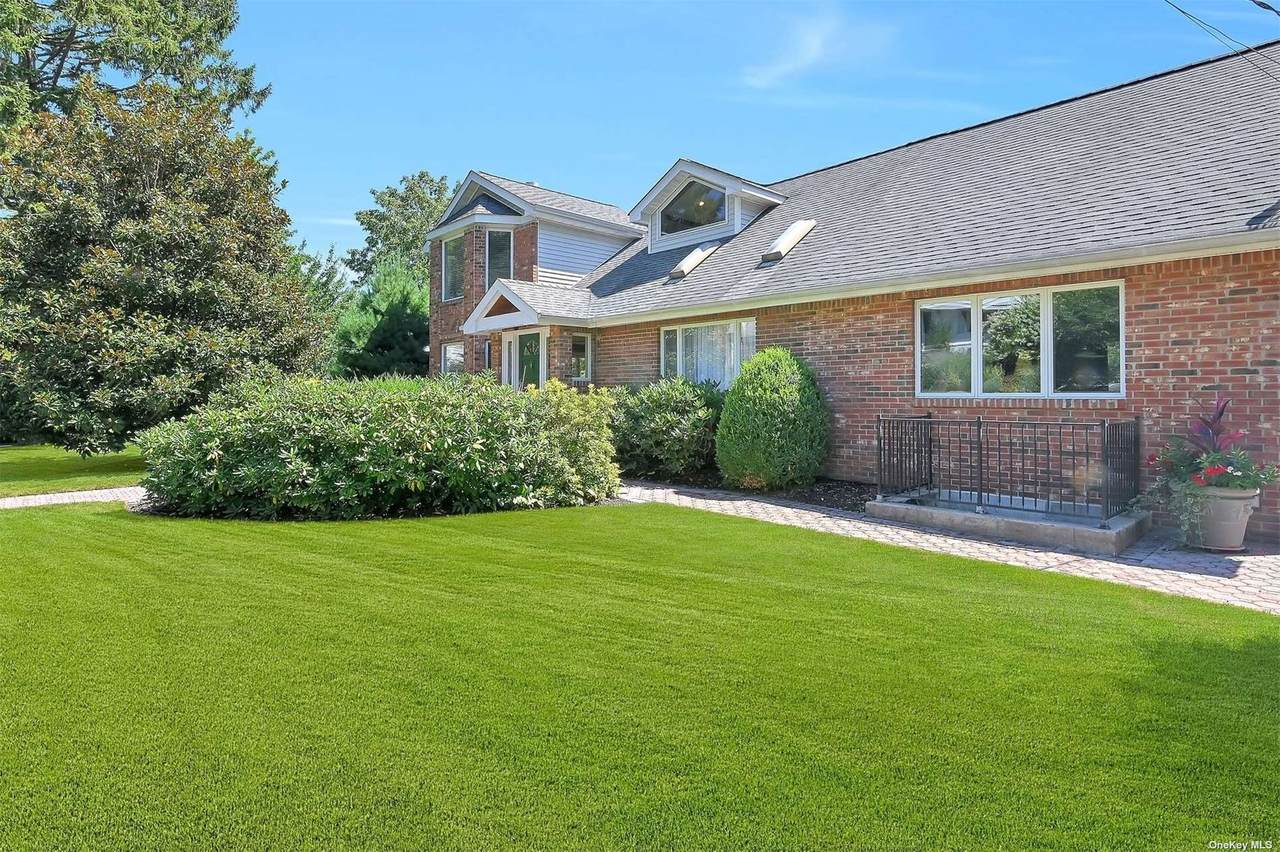 2 Gaines Place - Photo 1