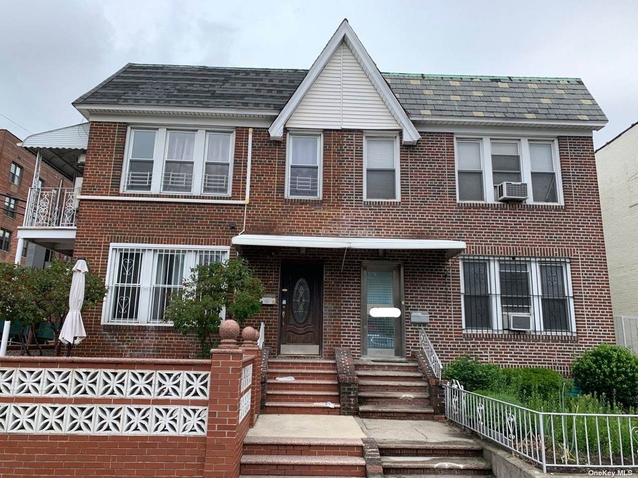 39-31 50 Avenue - Photo 1