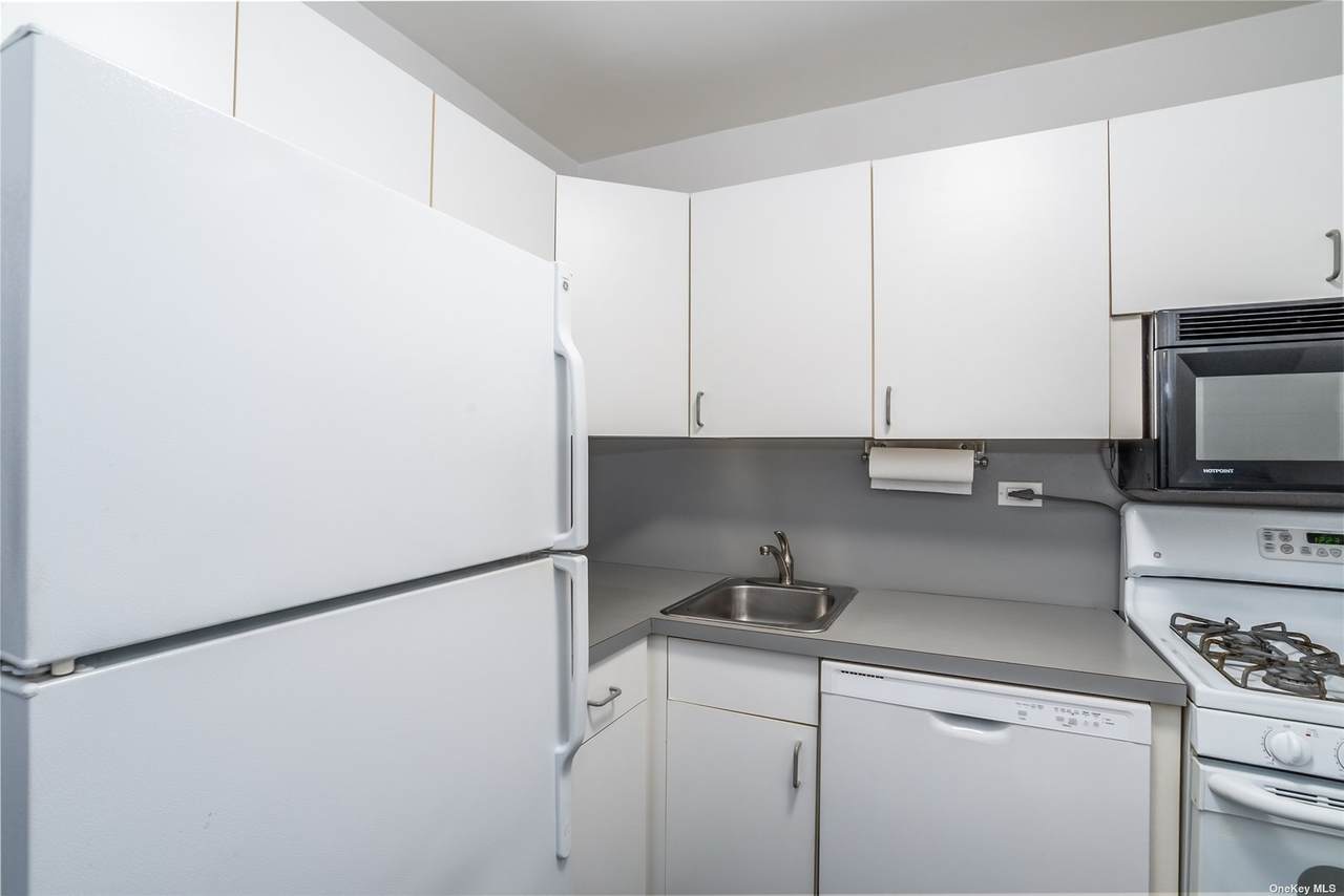 175-20 Wexford Terrace - Photo 1