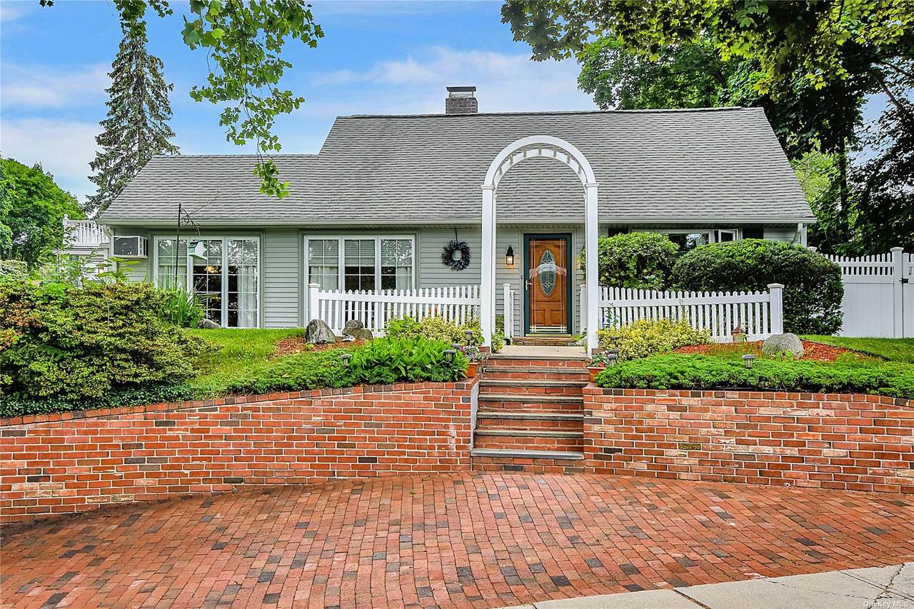 55 Wakefield Avenue - Photo 1