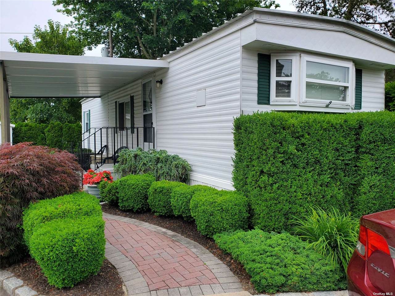 525-B16 Riverleigh Avenue - Photo 1