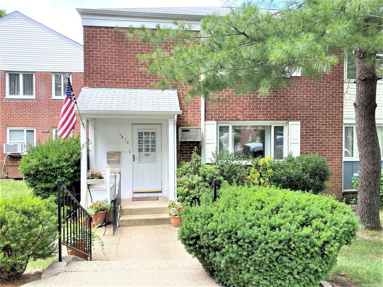 14-10 212 Street - Photo 1