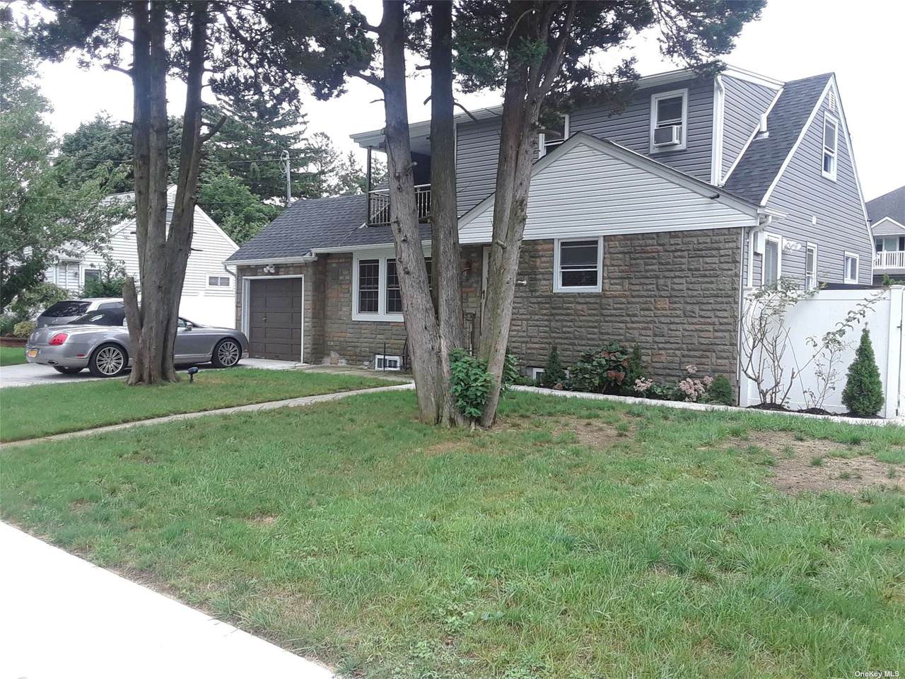 564 15th Street - Photo 1