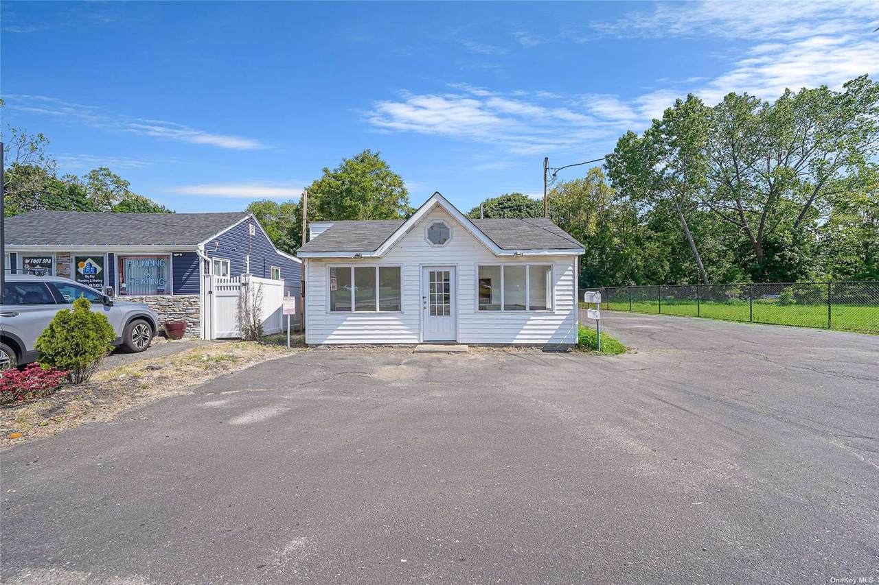 2637 Middle Country - Photo 1