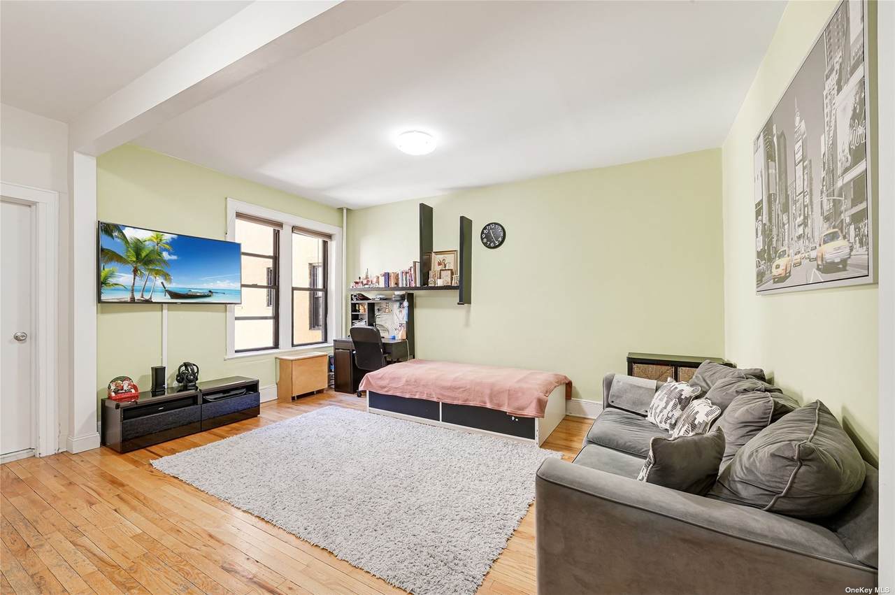 83-74 Talbot Street - Photo 1