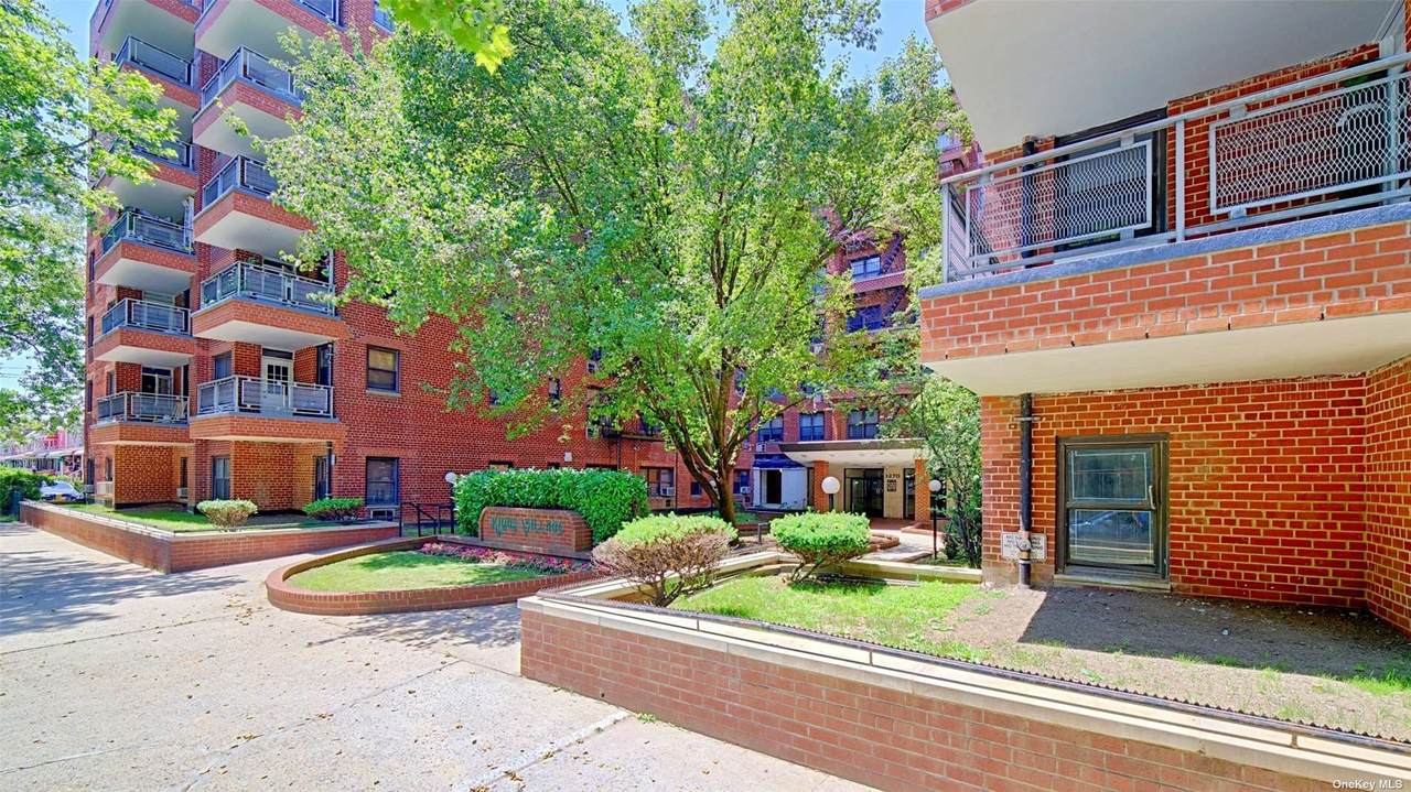 1270 51 Street - Photo 1