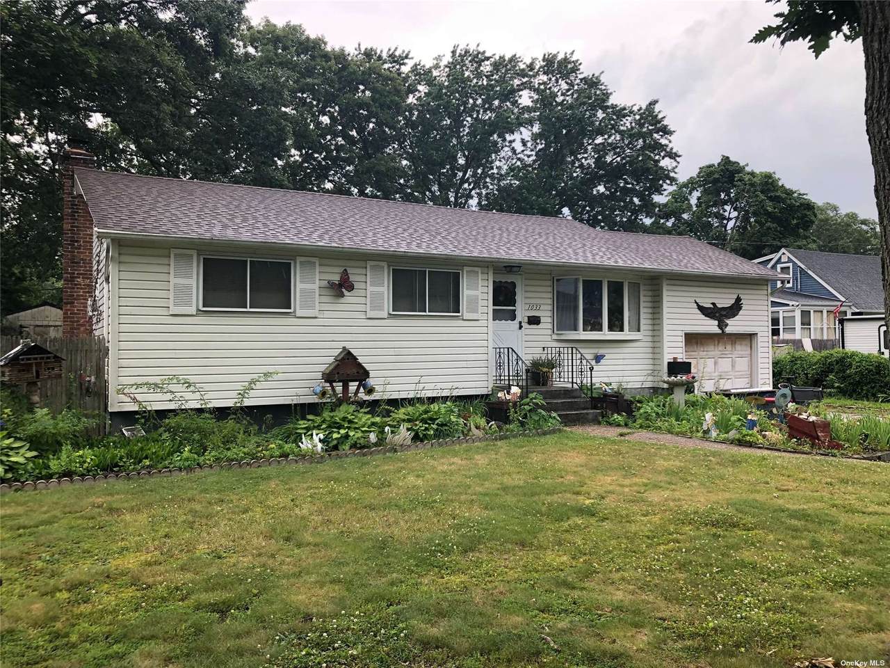 1033 Howells Road - Photo 1