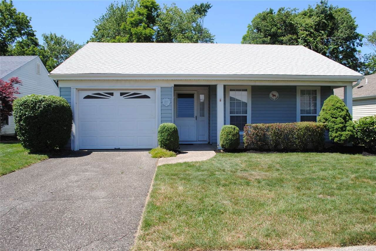 554 Stratford Lane - Photo 1
