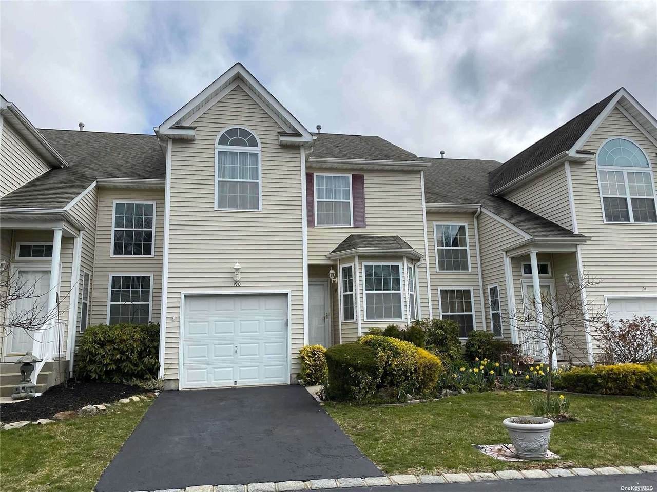 190 Kettles Lane - Photo 1