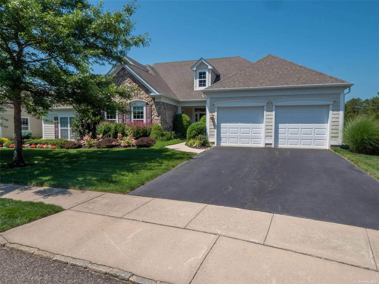 74 Samantha Circle - Photo 1