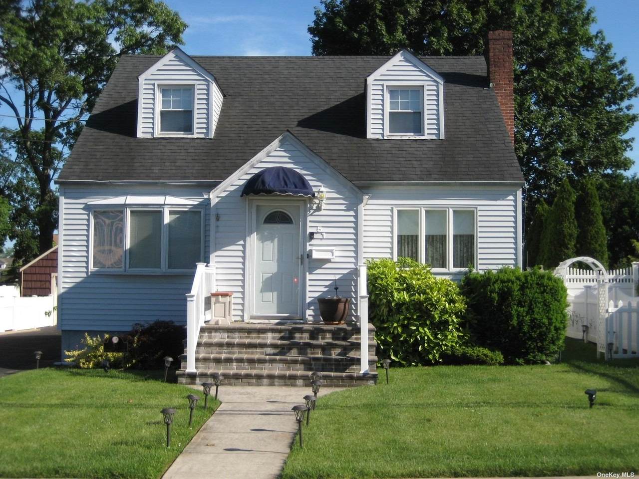 51 Roosevelt Avenue - Photo 1