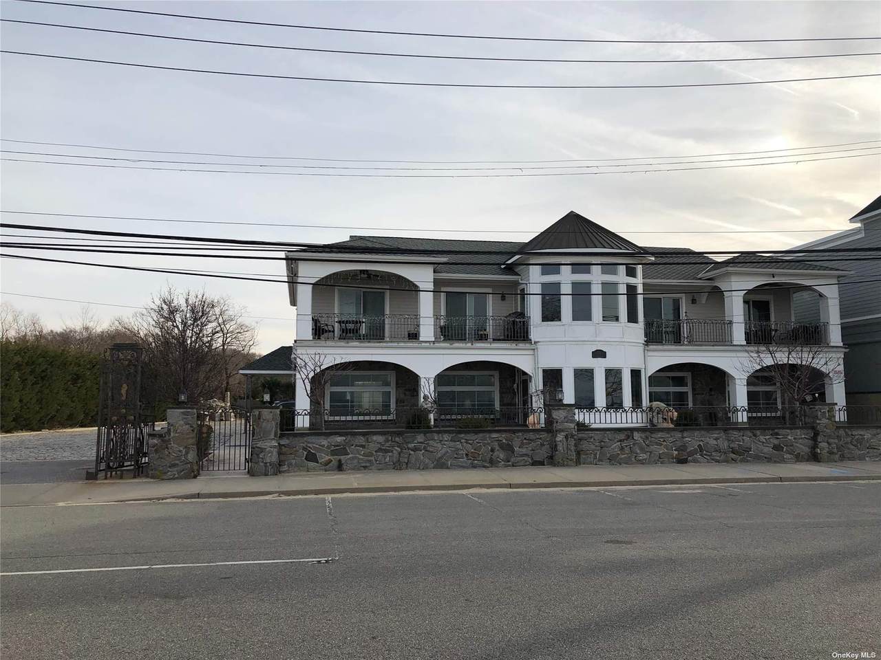 24 Bayville Avenue - Photo 1
