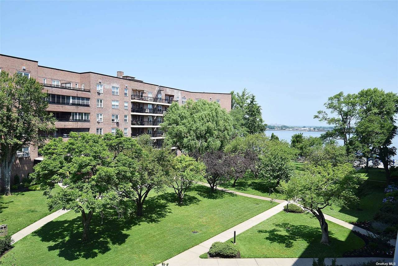 162-21 Powells Cove Boulevard - Photo 1