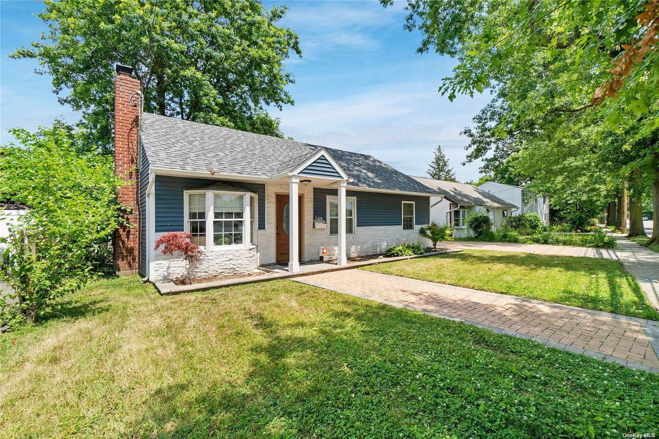 540 Old Country Road - Photo 1