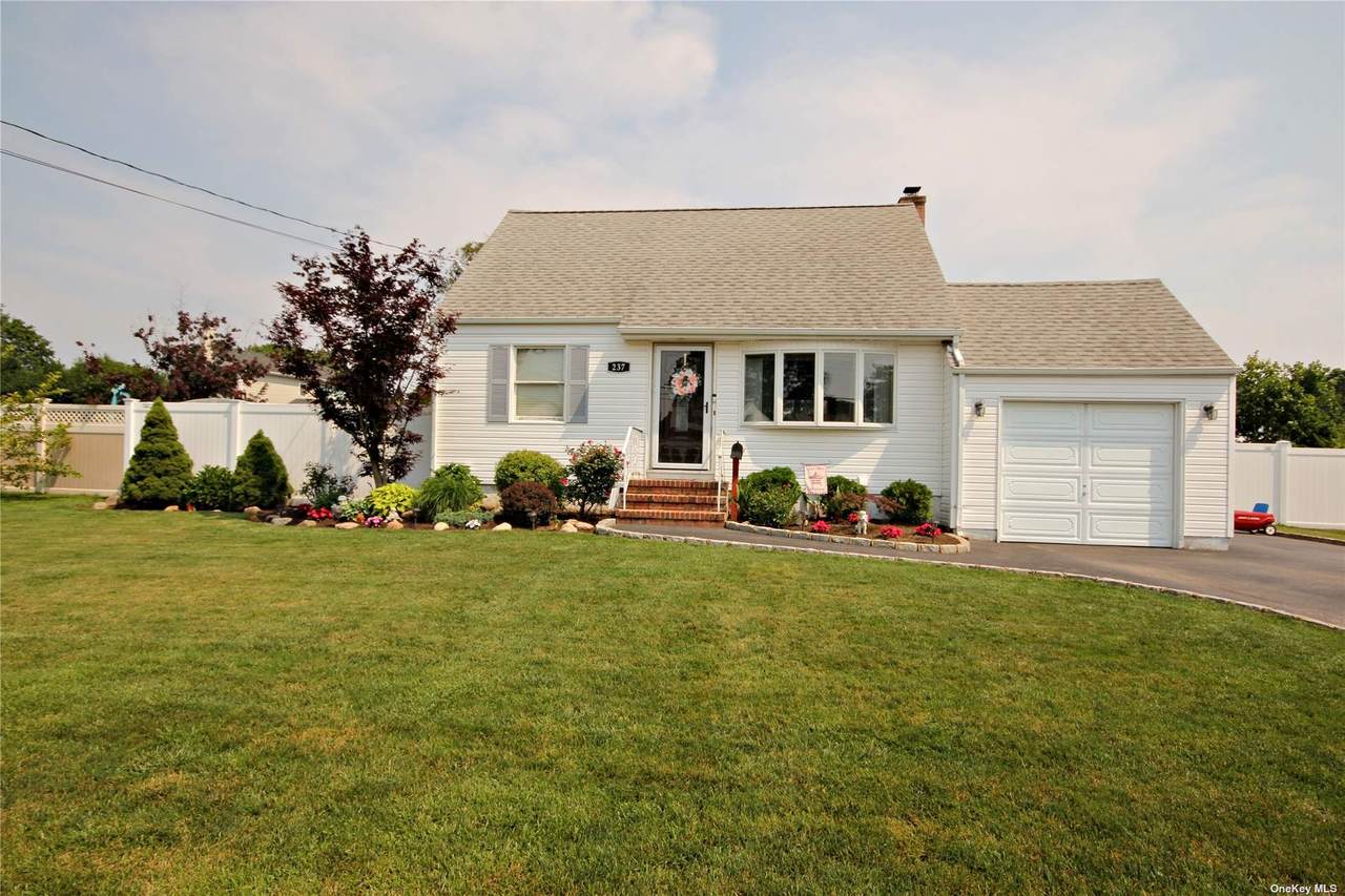 237 Sears Road - Photo 1