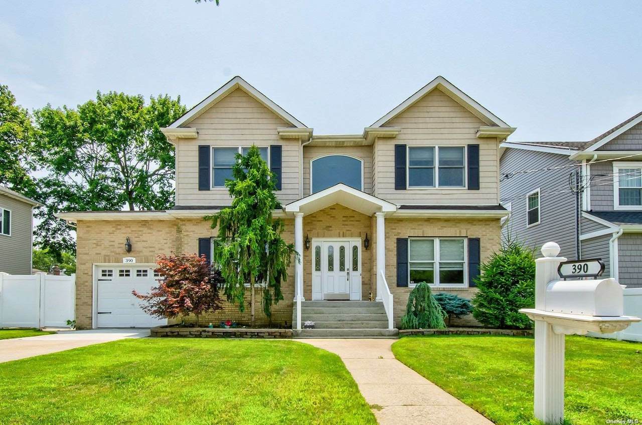 390 Elmore Avenue - Photo 1