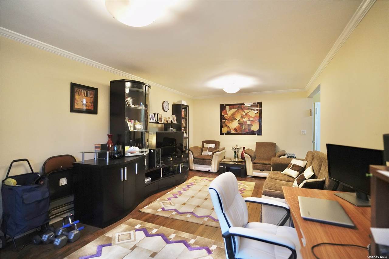 35 Knightsbridge Road - Photo 1