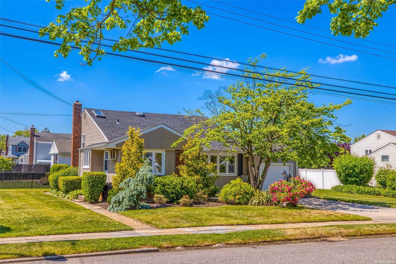 240 Balchen Street - Photo 1