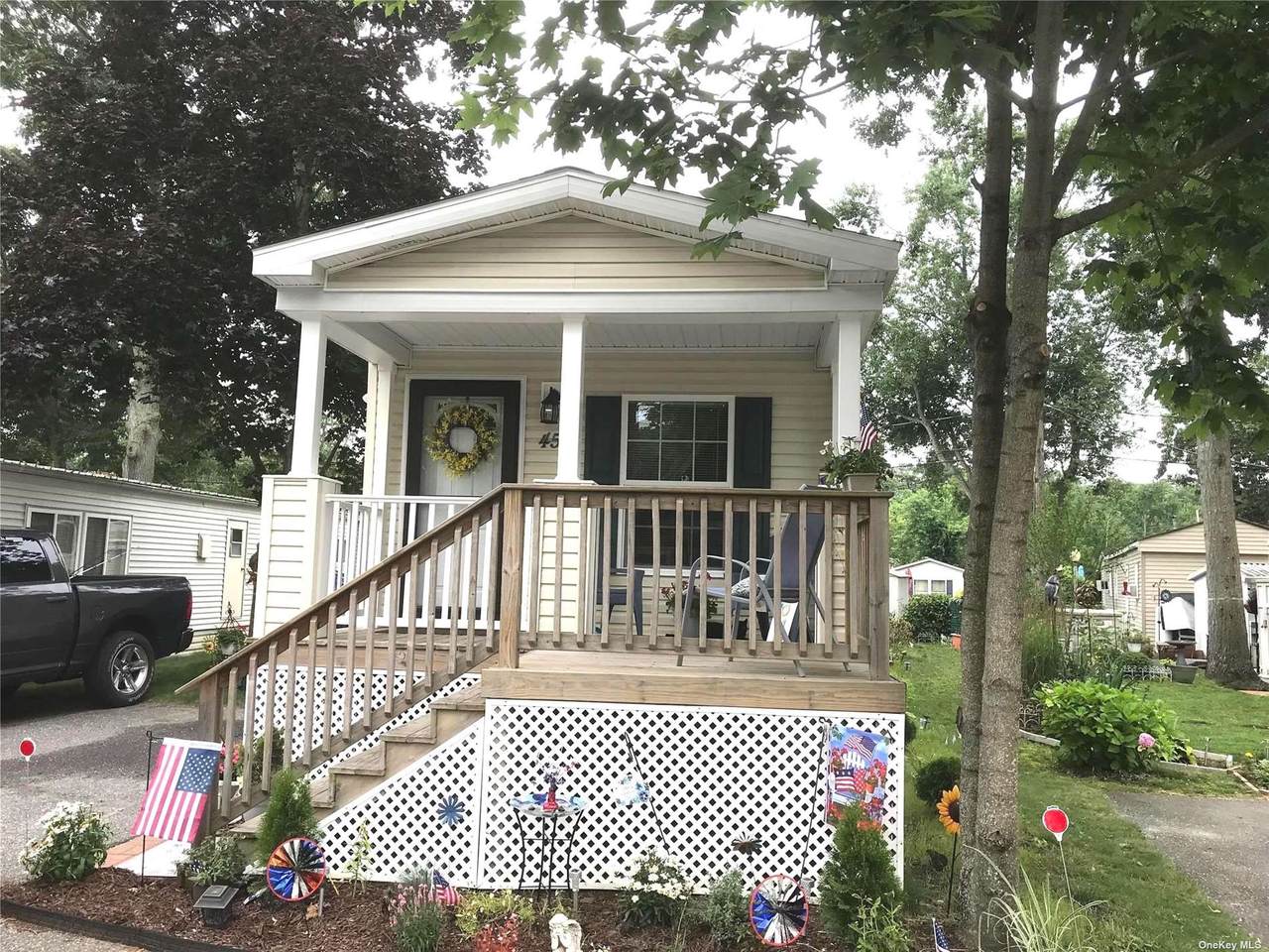 37-45 Hubbard Avenue - Photo 1