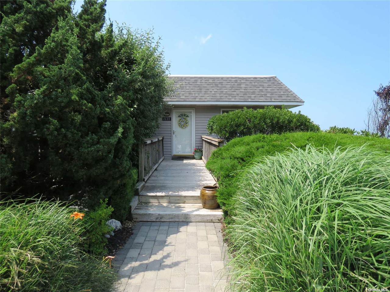 1601 Bluffs Drive - Photo 1