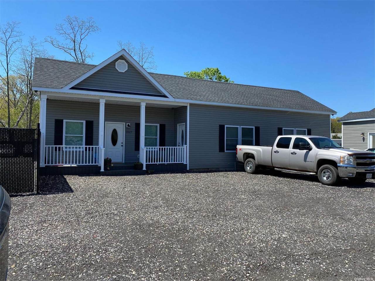 2527 Montauk Mall - Photo 1