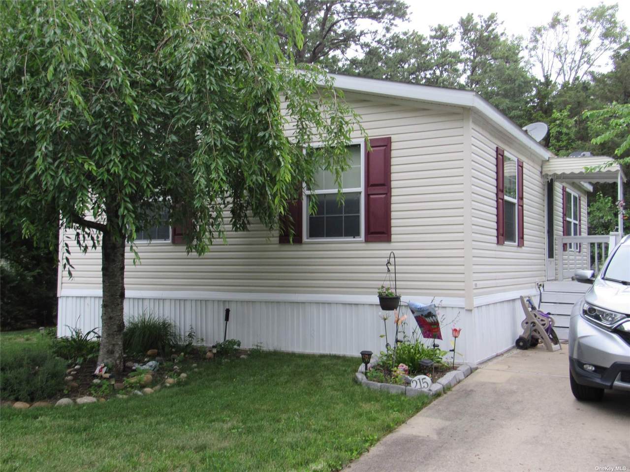 525-215 Riverleigh Avenue - Photo 1