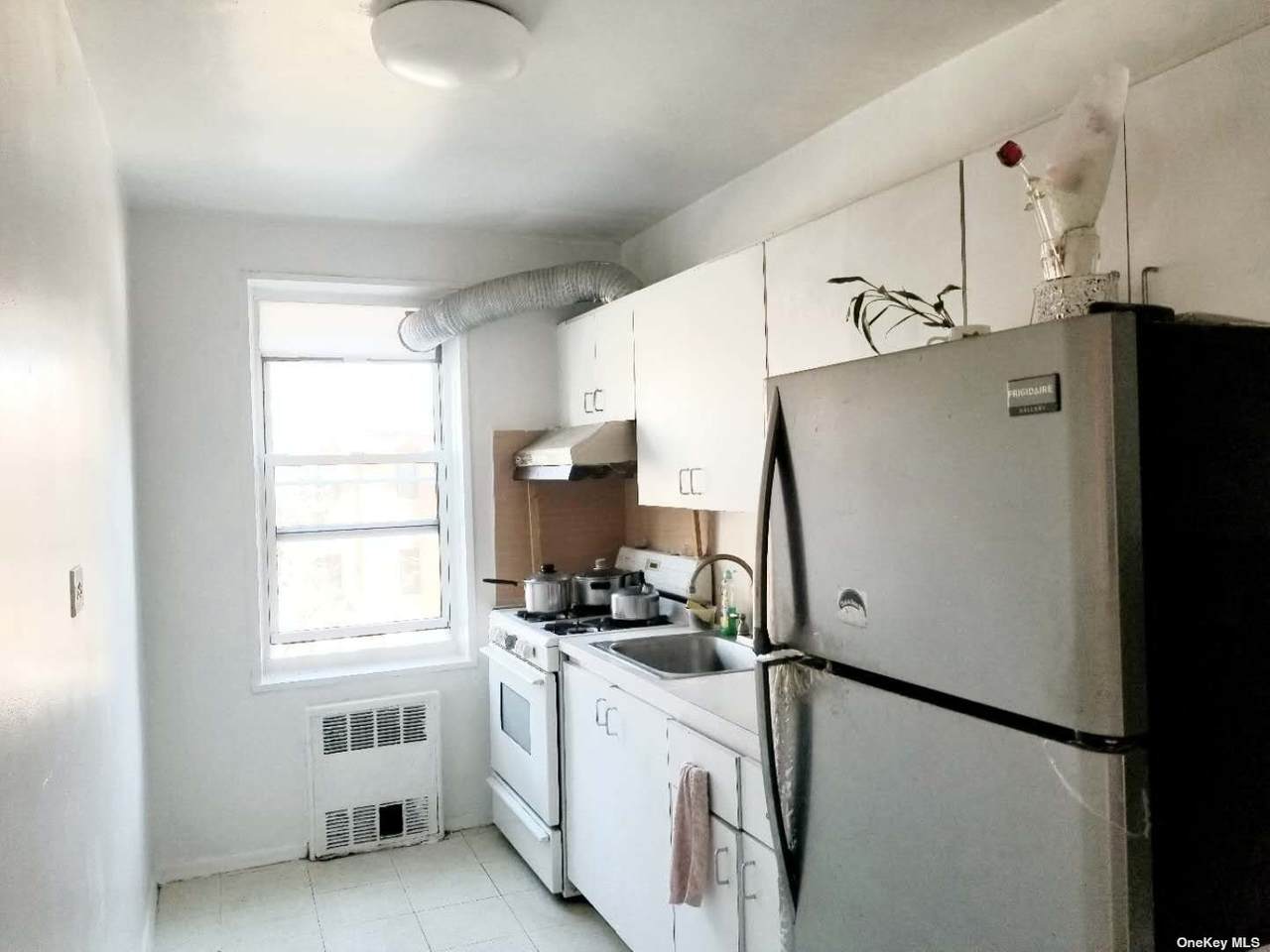 42-40 Bowne Street - Photo 1