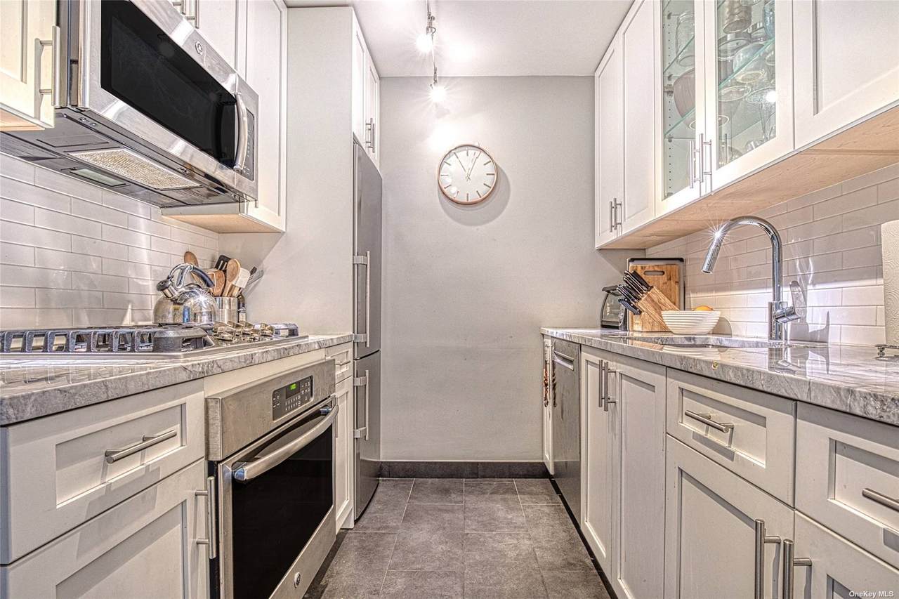 305 24th Street - Photo 1