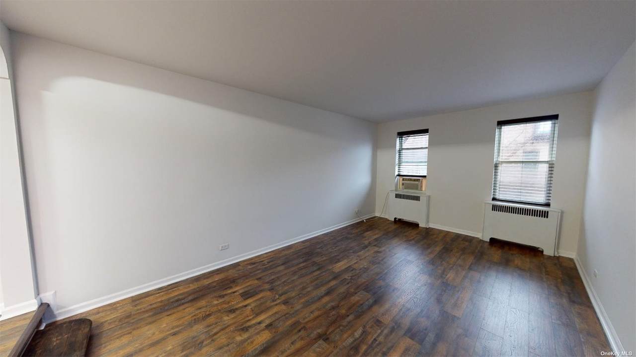 2160 Bronx Park - Photo 1