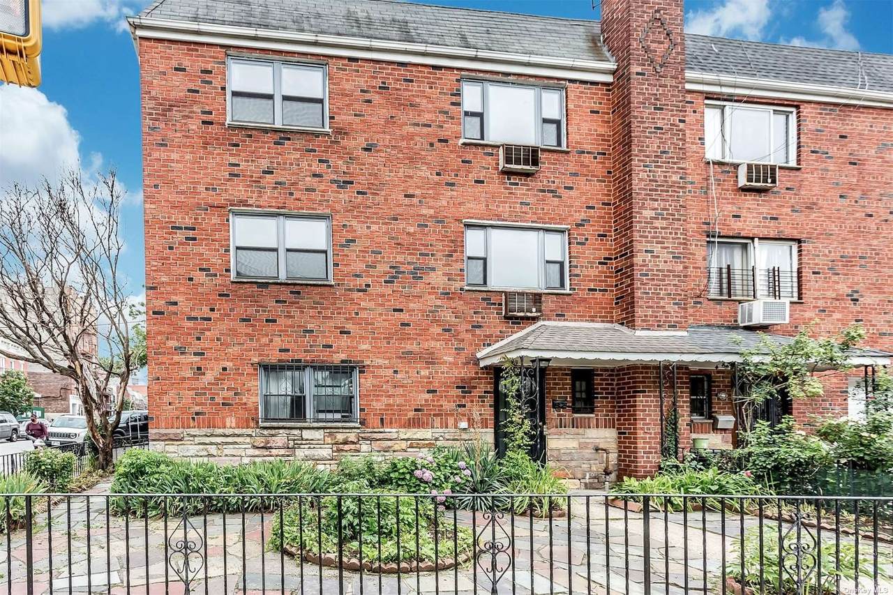 21-32 Hoyt Avenue - Photo 1