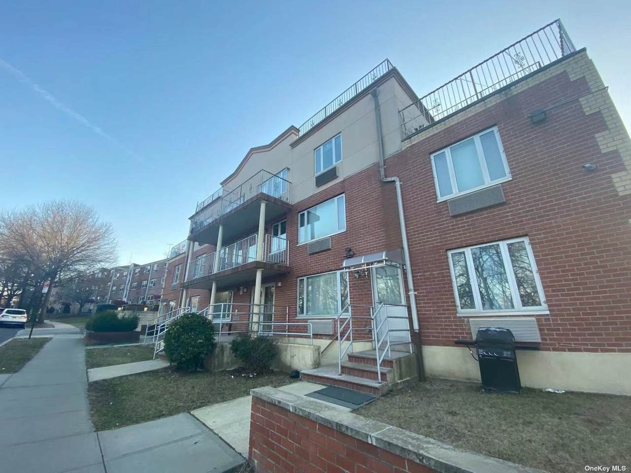 65-06 Grand Central Parkway - Photo 1