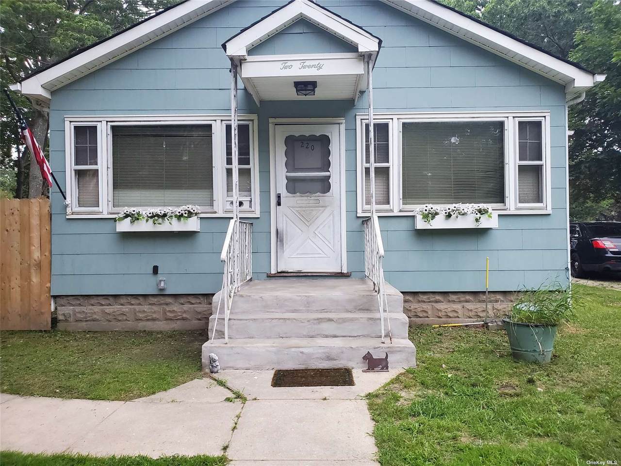 220 Huntington Drive - Photo 1