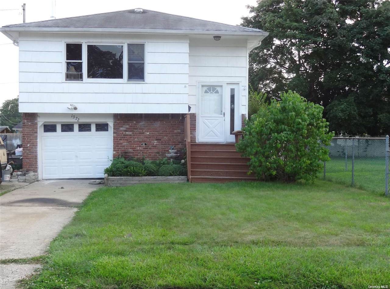 1372 Lombardy Boulevard - Photo 1