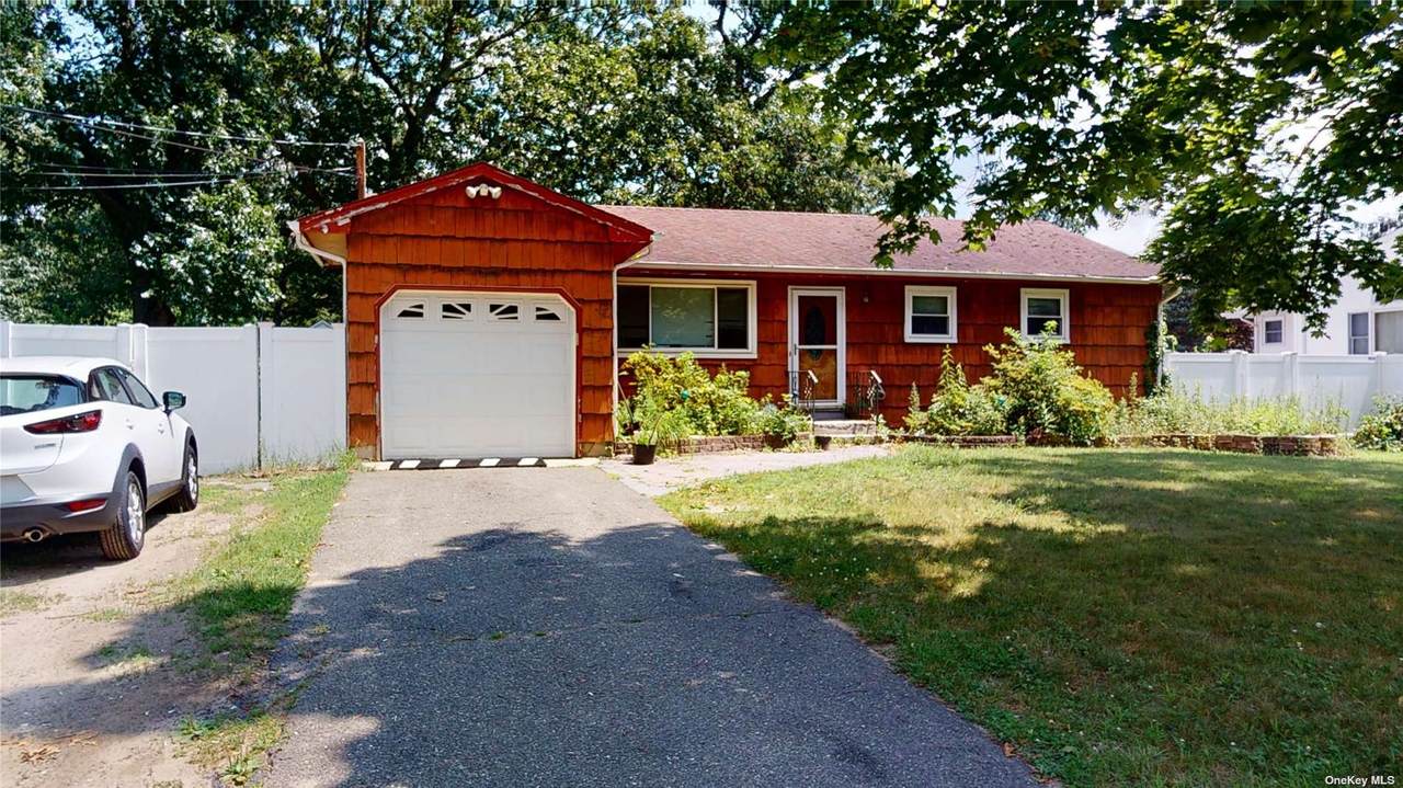 45 Ronkonkoma Boulevard - Photo 1