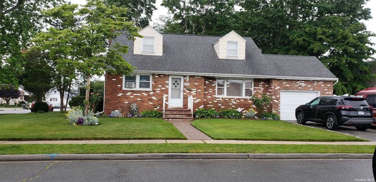 582 Davis Avenue - Photo 1