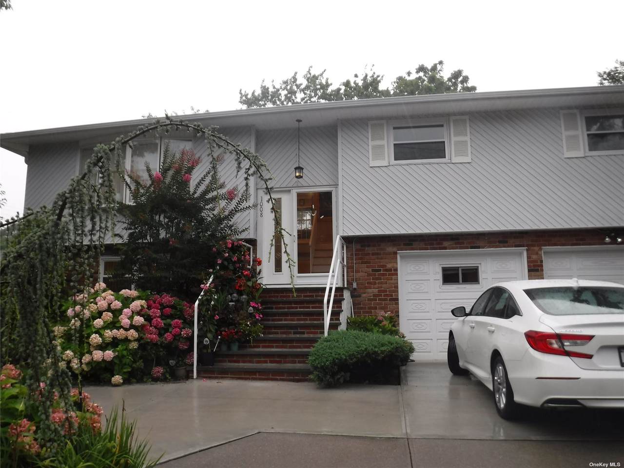 1008 Broadway - Photo 1