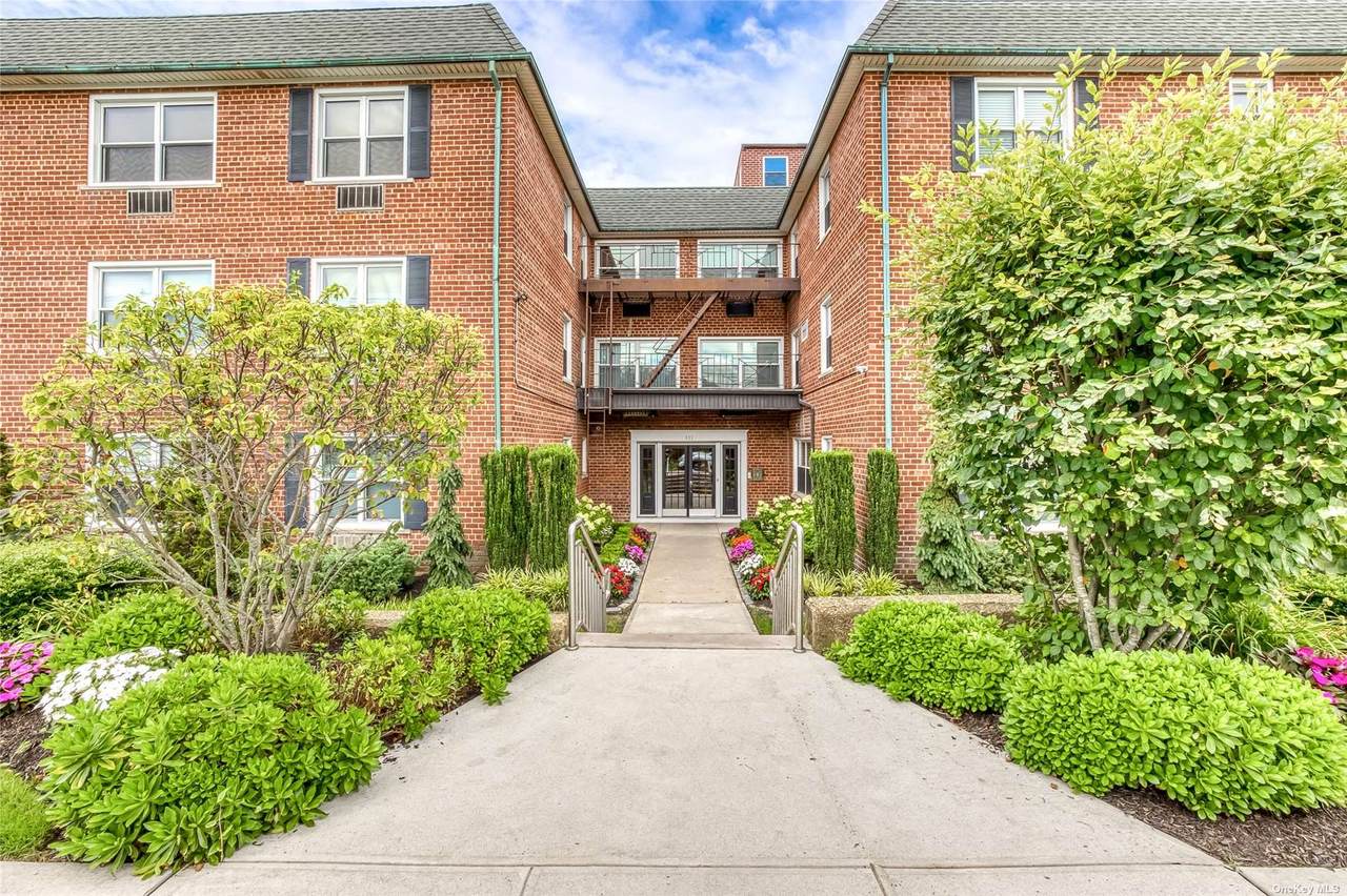 111 South Centre Avenue - Photo 1