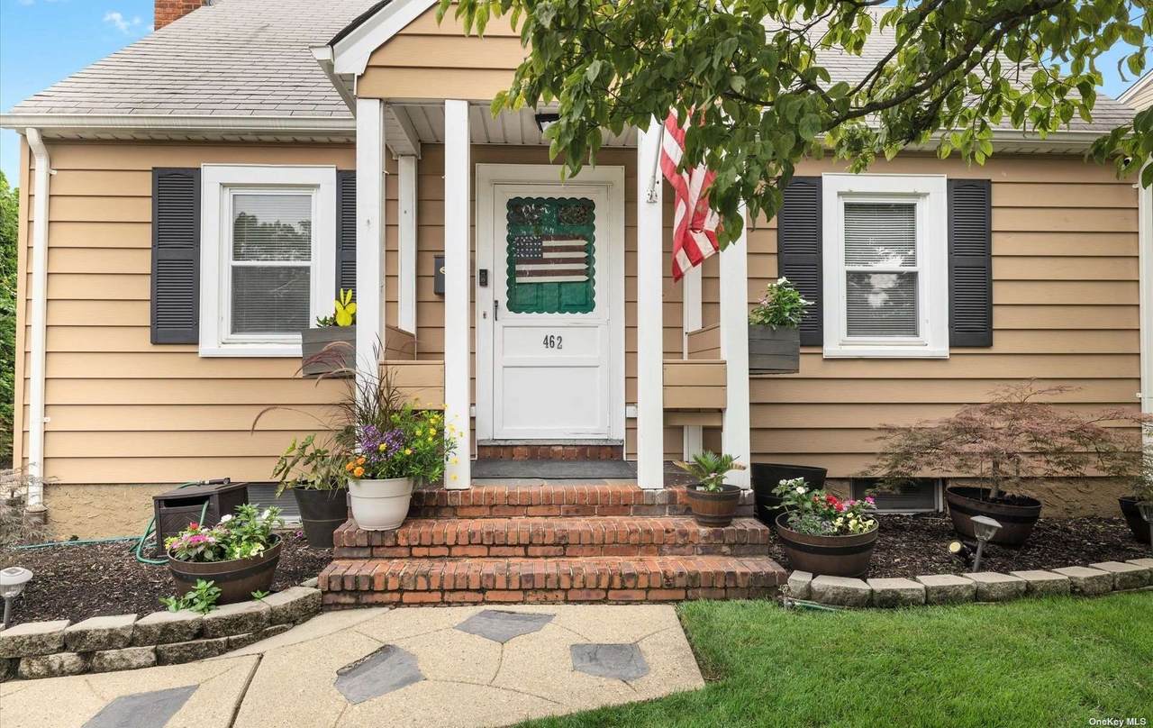 462 Herbert Street - Photo 1
