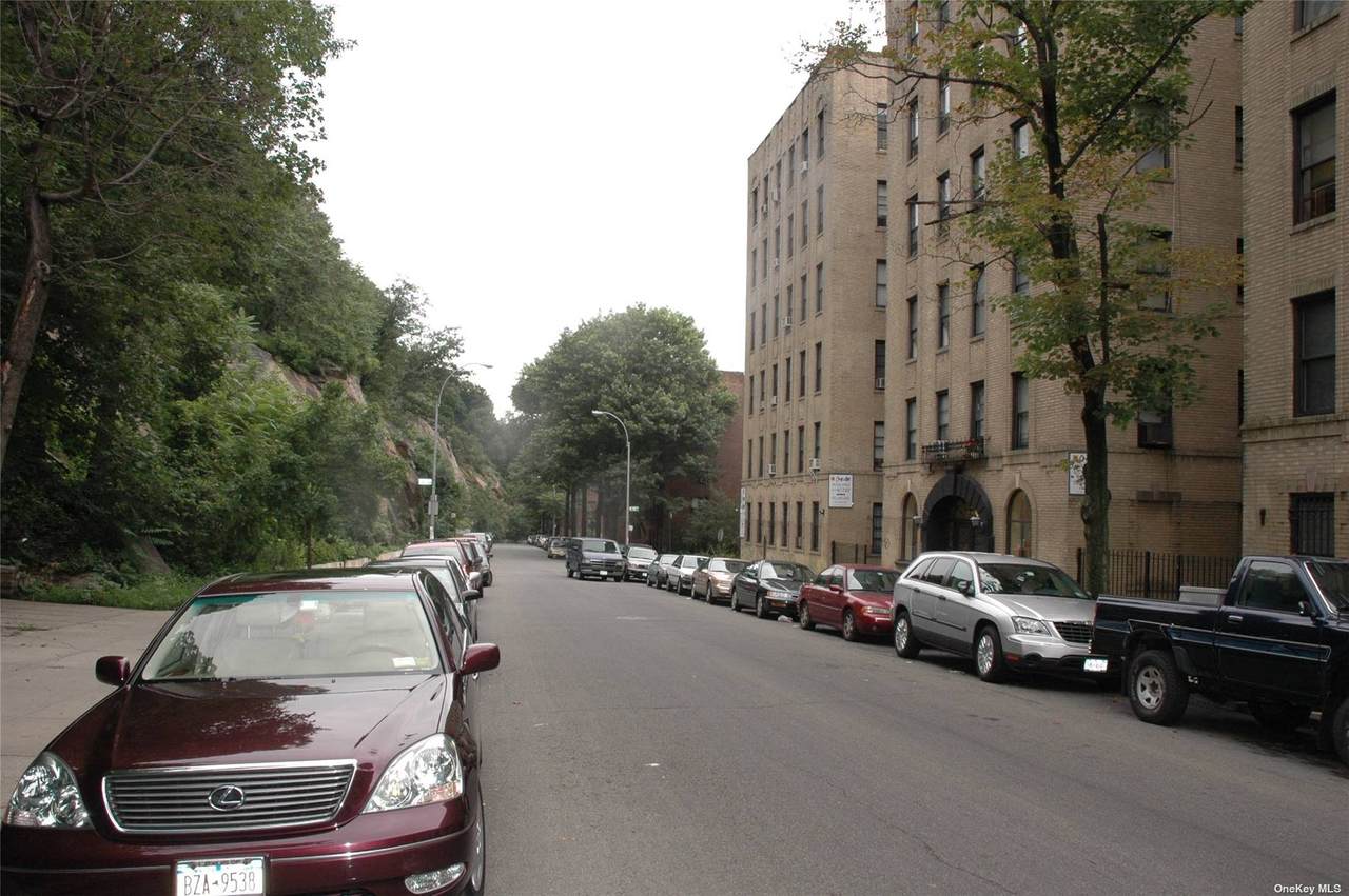 225 Bennett Avenue - Photo 1