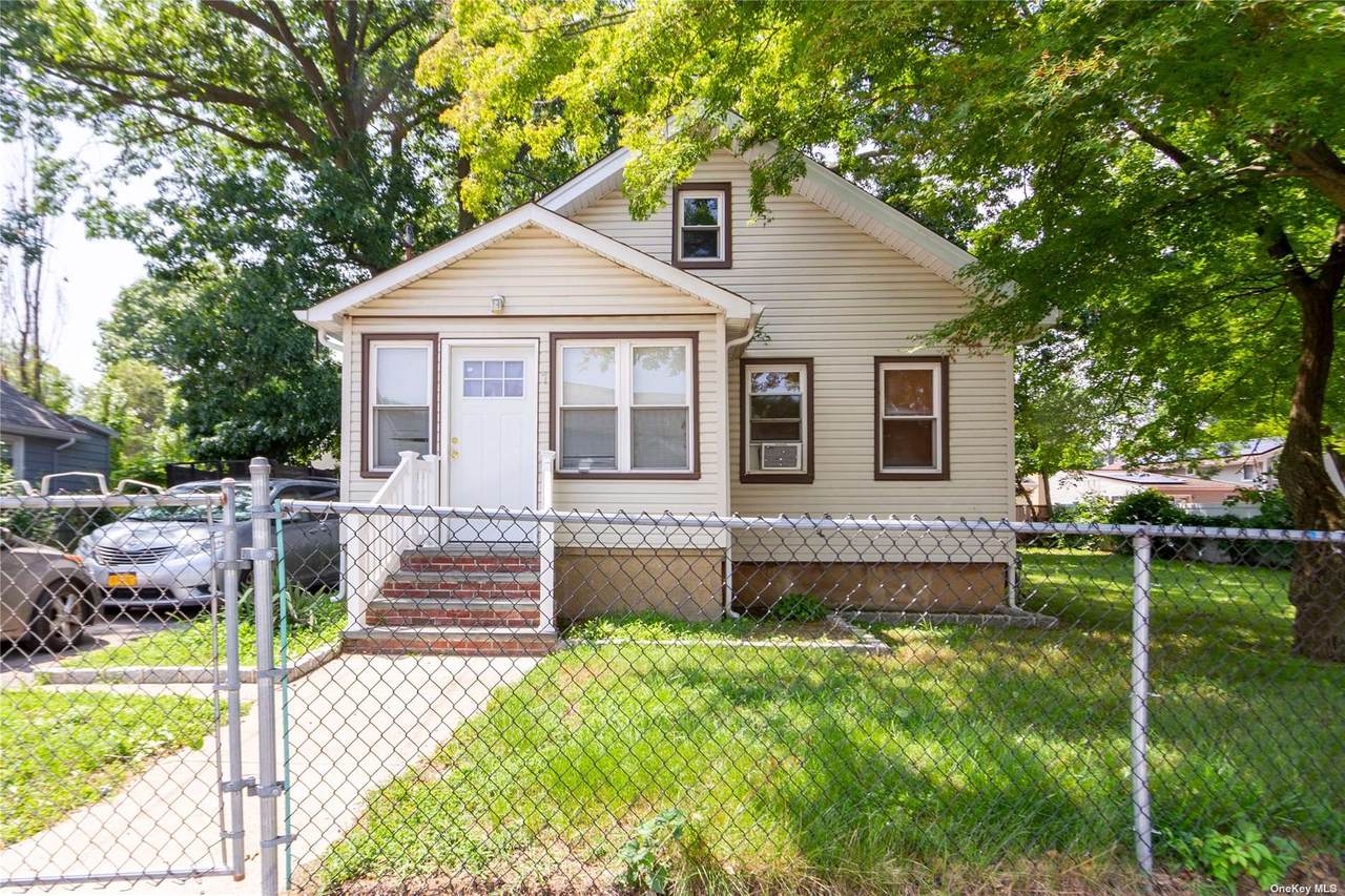 7 Cayuga Road - Photo 1