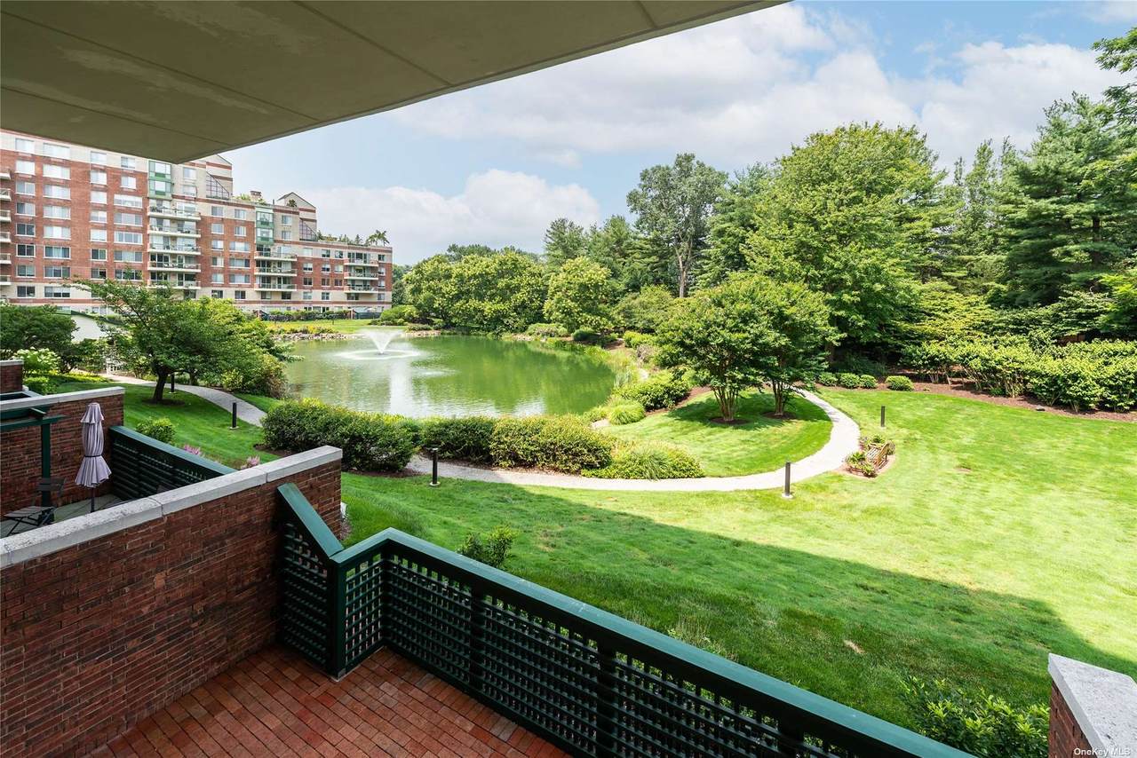 100 Hilton Avenue - Photo 1