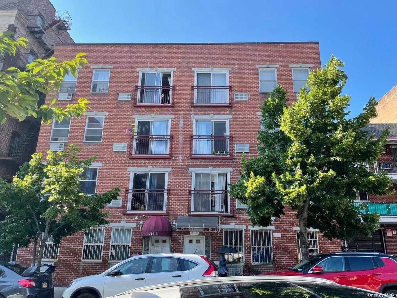 144-13 Barclay Avenue - Photo 1