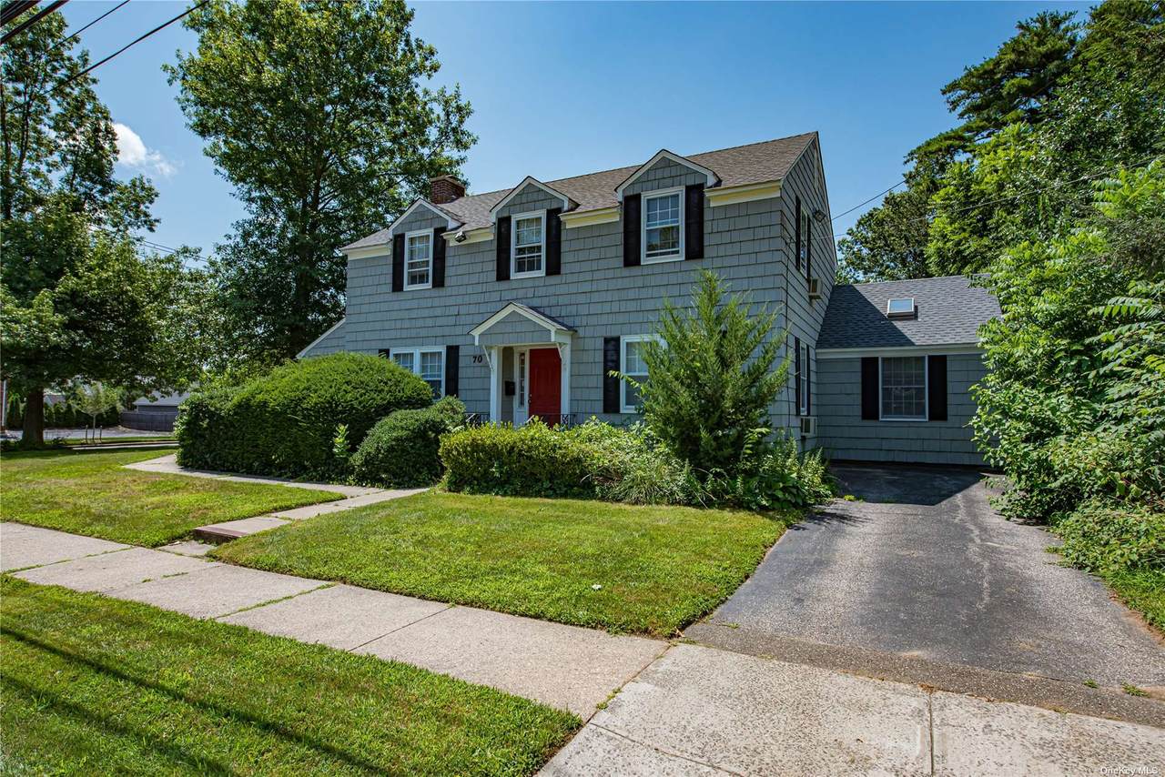 70 Lawrence Avenue - Photo 1